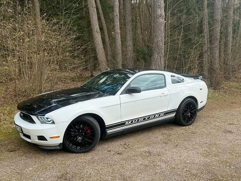 Gebraucht Ford Mustang 309 PS (227 kW) 2011 Weiß Coupé