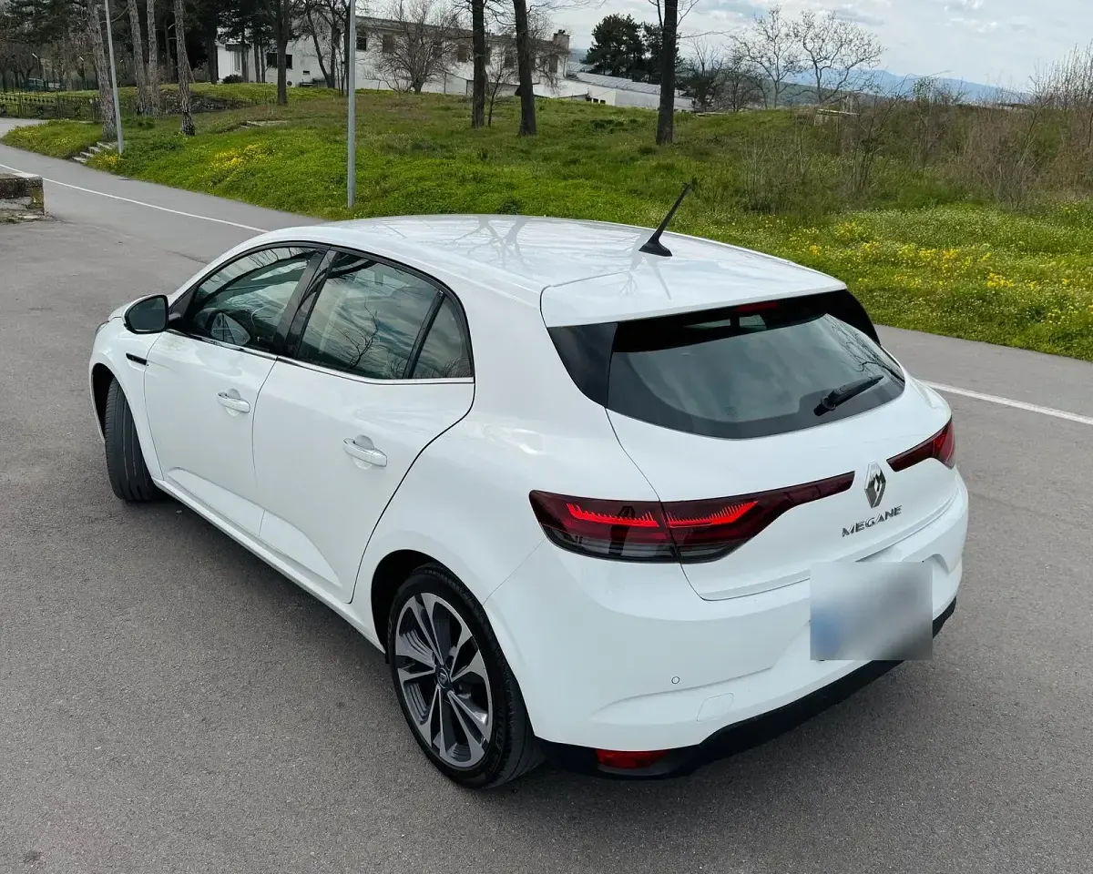 Gebraucht Renault Mégane 116 PS (85 kW) 2020 Weiß Kleinwagen