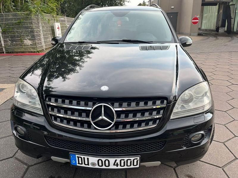 Schwarz Gebraucht 2007 Mercedes ML420 SUV | 10.900 € (Teuer) - Bild 1/4