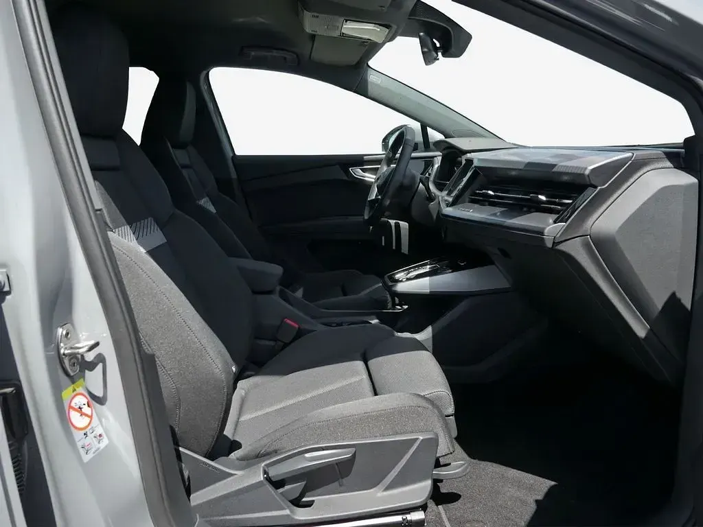 Gebraucht Audi Q4 e-tron Ambiente 150 kW (204 PS) 2025 Kieselgrau SUV