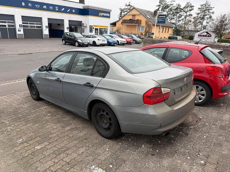 Gebraucht BMW 318 143 PS (105 kW) 2007 Grau Limousine
