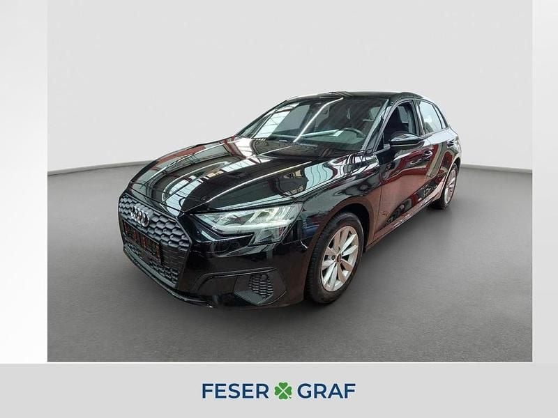 Brillantschwarz Gebraucht 2022 Audi A3 Sportback Sport Limousine | 23.980 € (Fairer Preis) - Bild 1/4