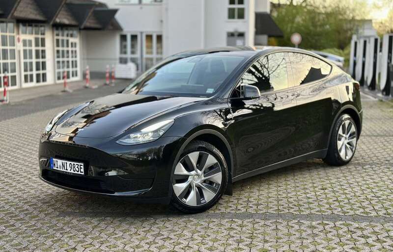 Schwarz Gebraucht 2023 Tesla Model Y RWD SUV | 31.999 € (Fairer Preis) - Bild 1/4