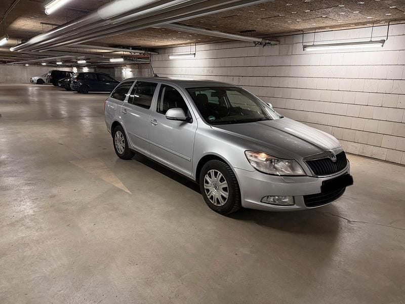 Gebraucht Skoda Octavia 105 PS (77 kW) 2012 Grau Kombi