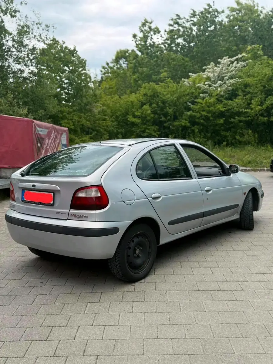 Gebraucht Renault Mégane 107 PS (78 kW) 2001 Silber Limousine