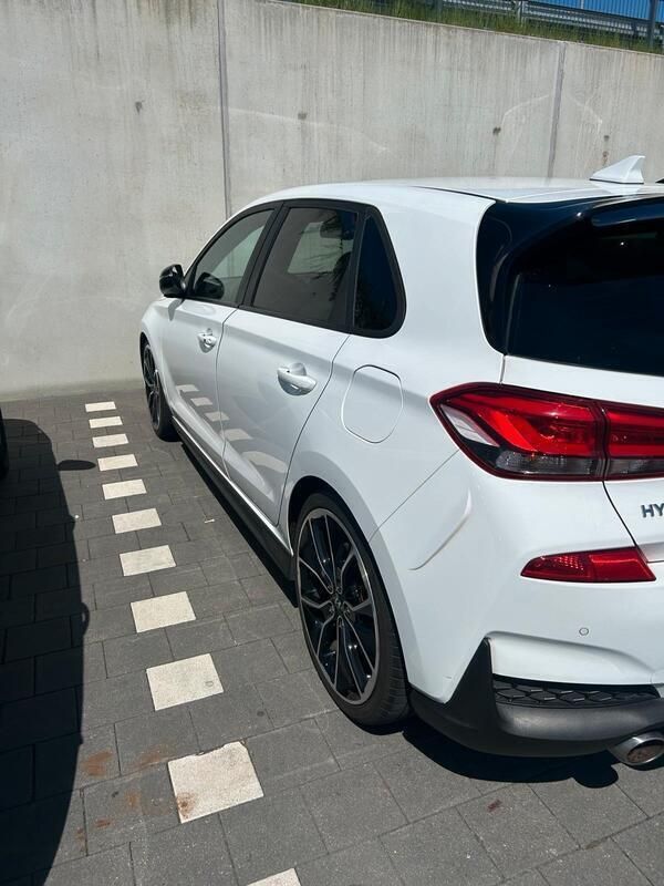 Weiß Gebraucht 2020 Hyundai i30 Kleinwagen | 24.500 € (Fairer Preis) - Bild 1/4