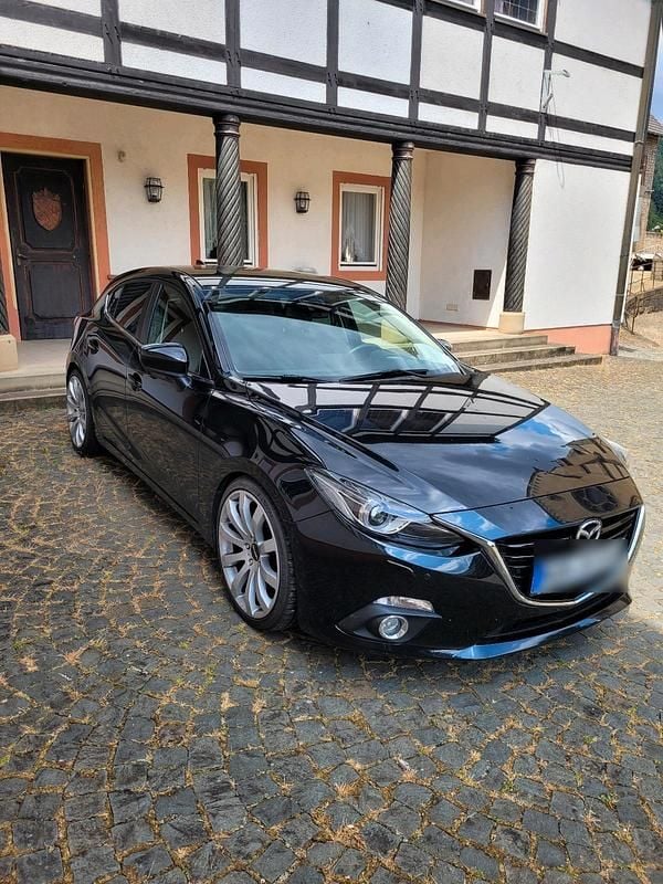 Schwarz Gebraucht 2016 Mazda 3 Sports-Line Limousine | 10.700 € (Fairer Preis) - Bild 1/4