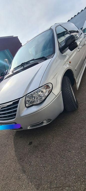 Silber Gebraucht 2008 Chrysler Grand Voyager Van / Kleinbus | 12.500 € - Bild 1/4