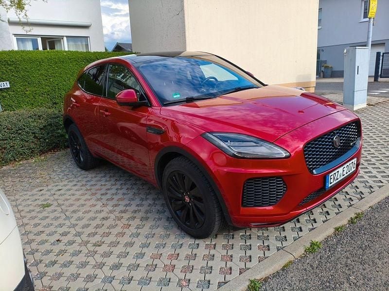 Second-hand Jaguar E-Pace R-Dynamic 250 CP (183 kW) 2019 Roșu SUV