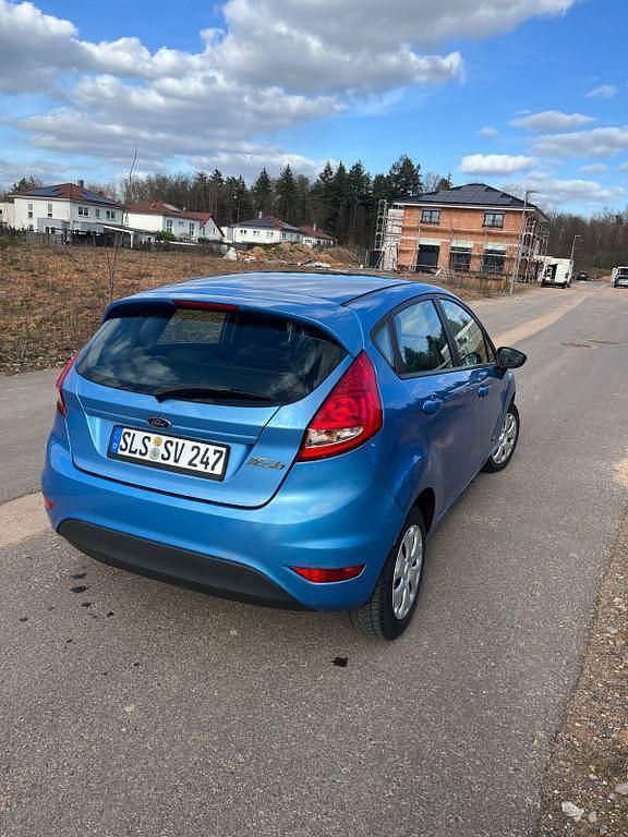 Gebraucht Ford Fiesta Ambiente 82 PS (60 kW) 2008 Blau Kleinwagen