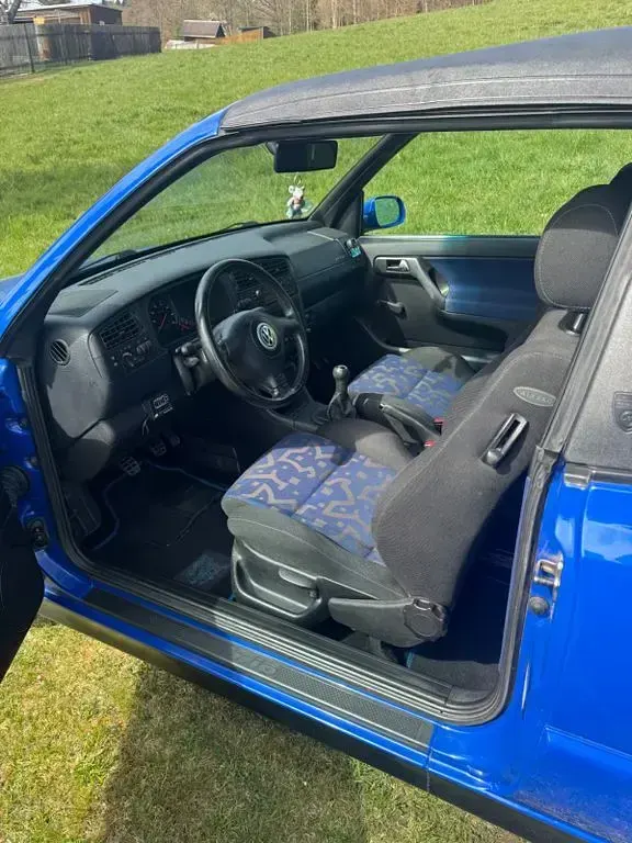 Occasion VW Golf Trendline 75 ch (55 kW) 2000 Bleue Cabriolet