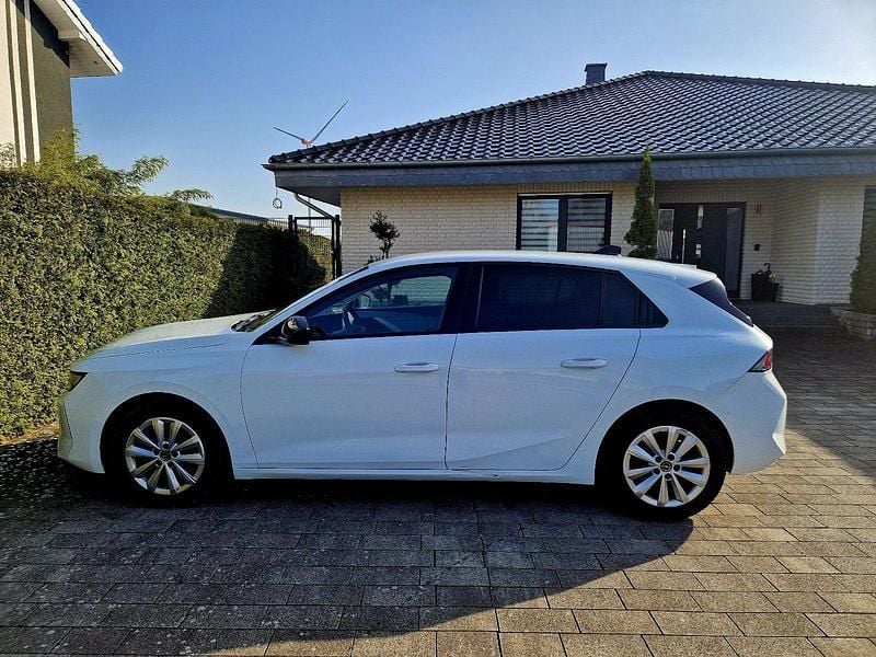 Gebraucht Opel Astra Elegance 131 PS (96 kW) 2023 Weiß Kleinwagen