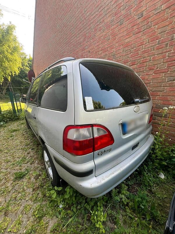 Gebraucht Ford Galaxy 90 PS (66 kW) 2003 Silber Van / Kleinbus