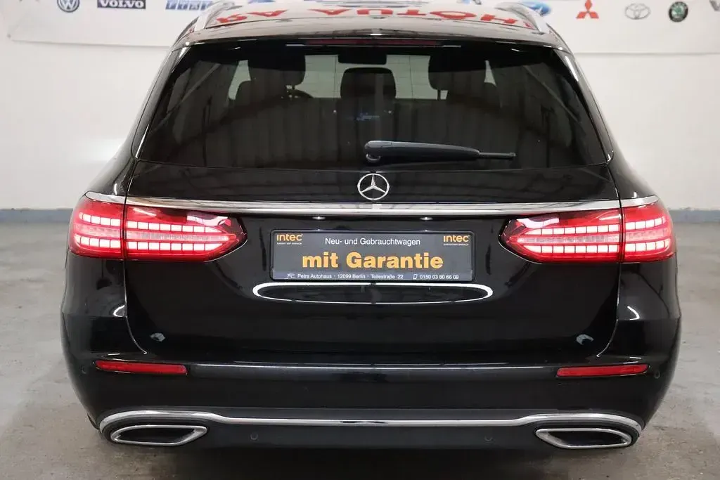Gebraucht Mercedes E220 194 PS (142 kW) 2021 Schwarz Limousine
