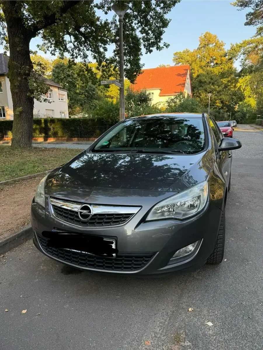 Gebraucht Opel Astra 100 PS (73 kW) 2010 Grau Kleinwagen