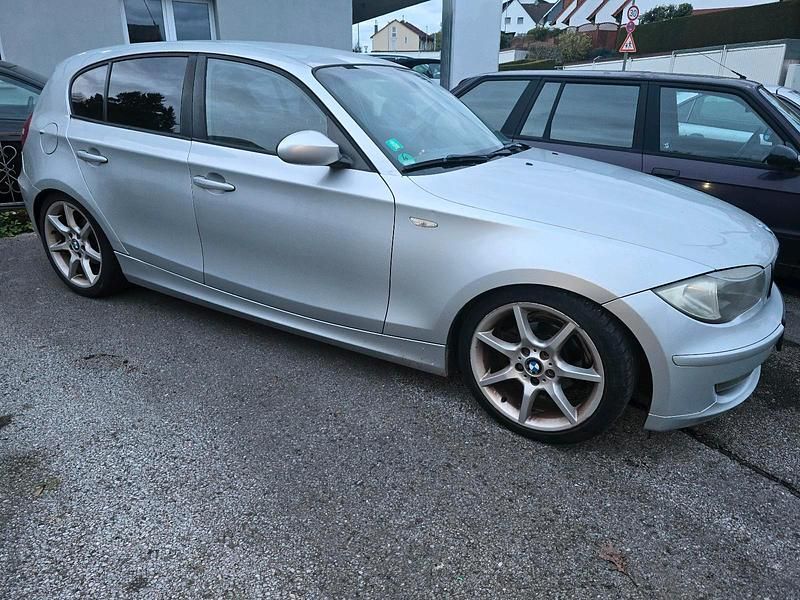Silber Gebraucht 2007 BMW 116 Kleinwagen | 2.400 € - Bild 1/4