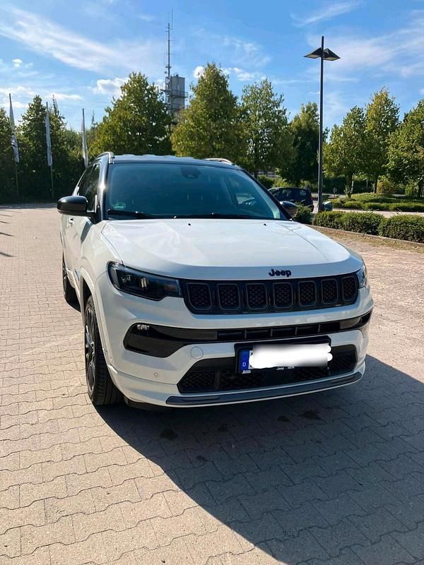 Weiß Gebraucht 2022 Jeep Compass SUV | 28.500 € (Fairer Preis) - Bild 1/4