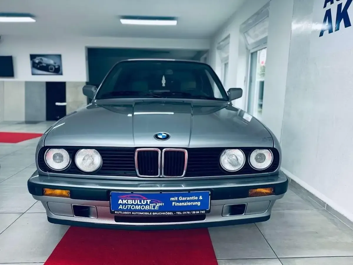Gebraucht BMW 320 129 PS (94 kW) 1988 Grau Limousine