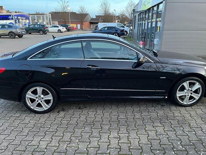 Gebraucht Mercedes E350 231 PS (169 kW) 2011 Schwarz Coupé