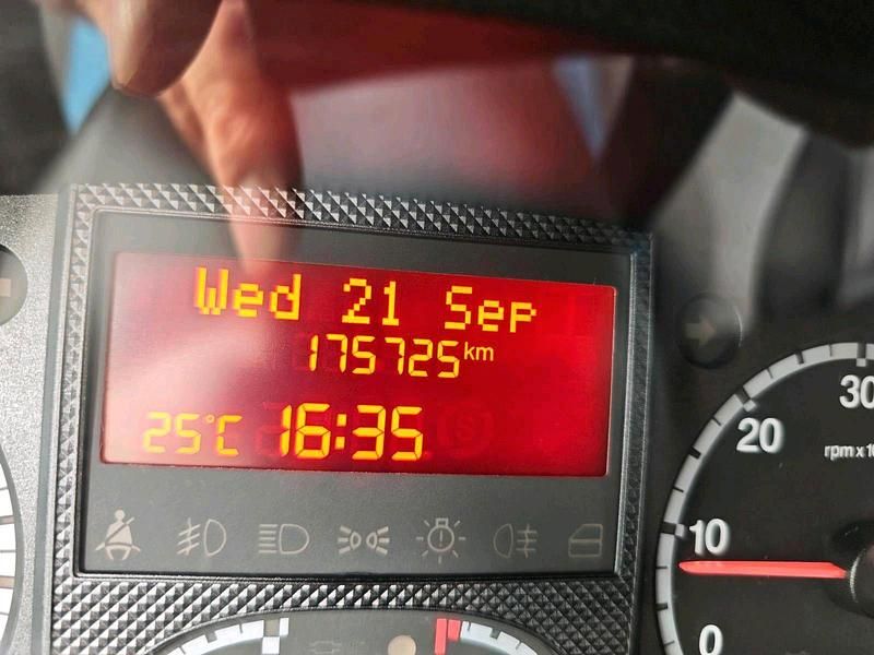 Gebraucht Peugeot Boxer 114 PS (83 kW) 2013 Grau Van