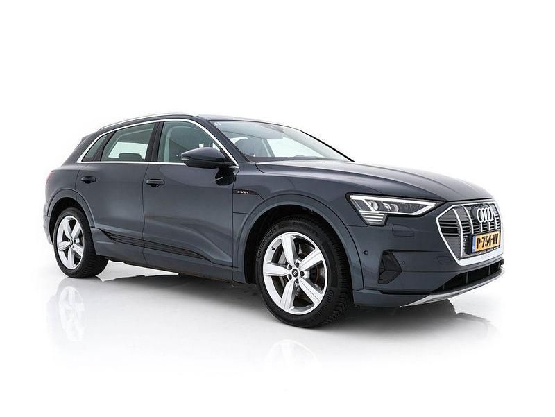 Gebraucht Audi e-tron Advanced 300 kW (408 PS) 2022 Grau SUV