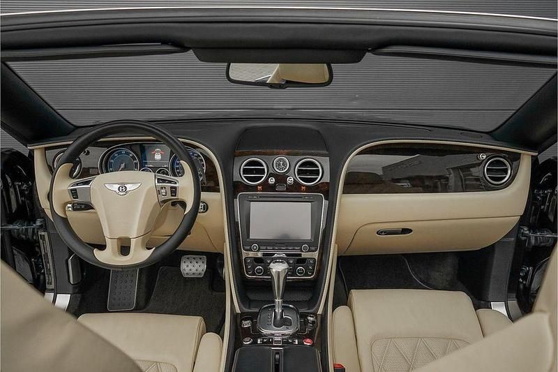 Gebraucht Bentley Continental GT Convertible 576 PS (423 kW) 2012 Schwarz Cabrio