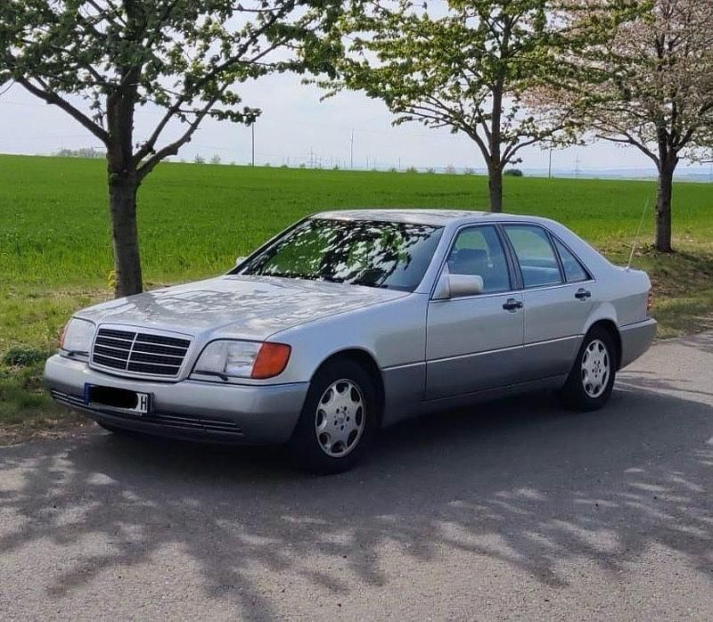 Silber Gebraucht 1992 Mercedes E500 Limousine | 17.000 € - Bild 1/4
