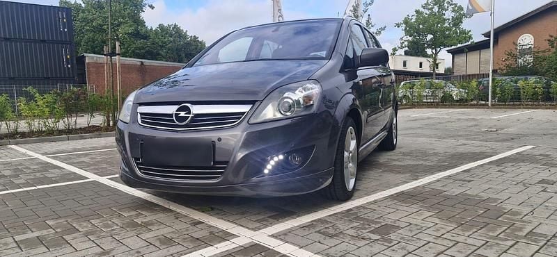 Grau Gebraucht 2010 Opel Zafira OPC Van / Kleinbus | 4.199 € - Bild 1/4