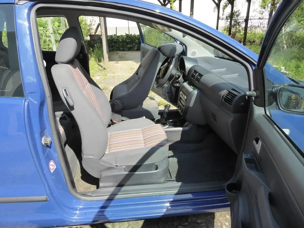 Używany VW Fox 54 KM (39 kW) 2005 Niebieski Hatchback