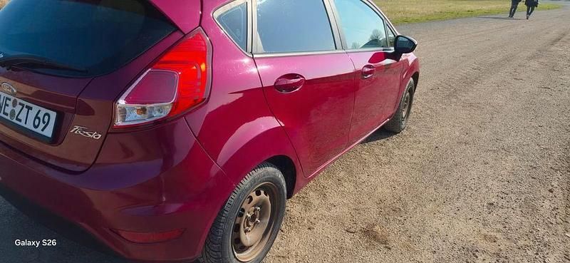 Gebraucht Ford Fiesta SYNC Edition 82 PS (60 kW) 2015 Rot Limousine