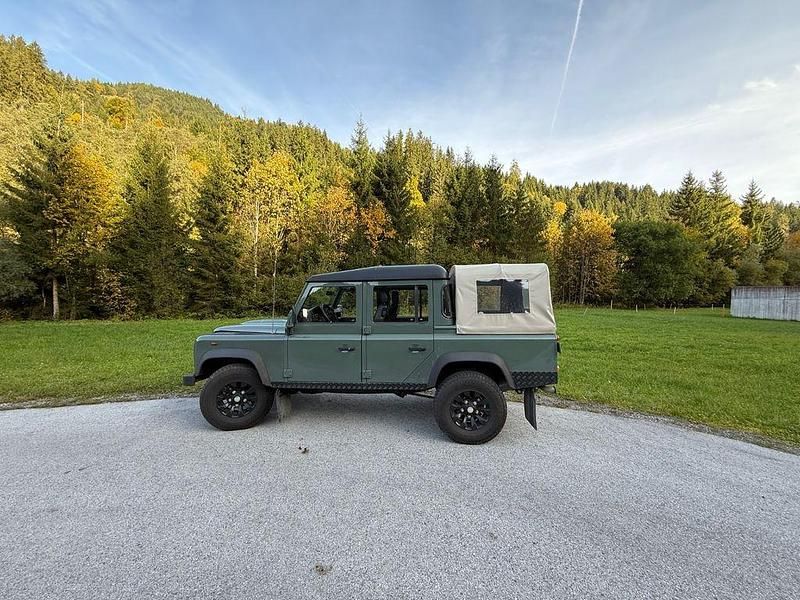 Grün Gebraucht 2010 Land Rover Defender Kombi | 27.450 € - Bild 1/4