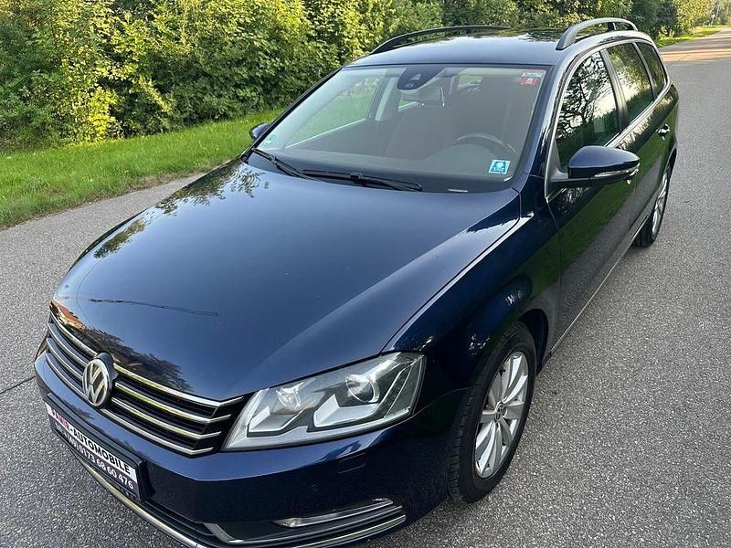 Blau Gebraucht 2013 VW Passat Comfortline Kombi | 7.990 € (Fairer Preis) - Bild 1/4
