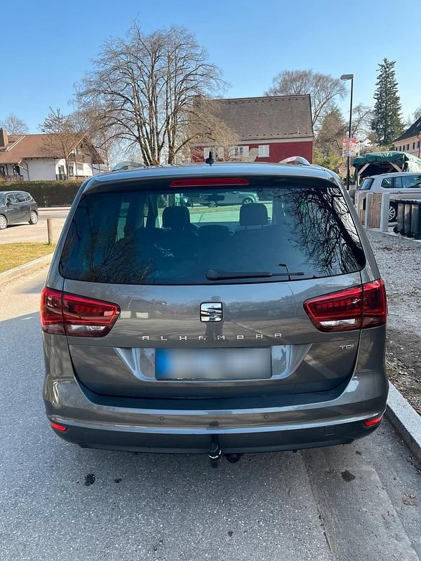 Gebraucht Seat Alhambra Style 150 PS (110 kW) 2017 Grau Van / Kleinbus