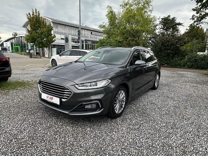 Grau Gebraucht 2022 Ford Mondeo Titanium Limousine | 15.999 € (Fairer Preis) - Bild 1/4