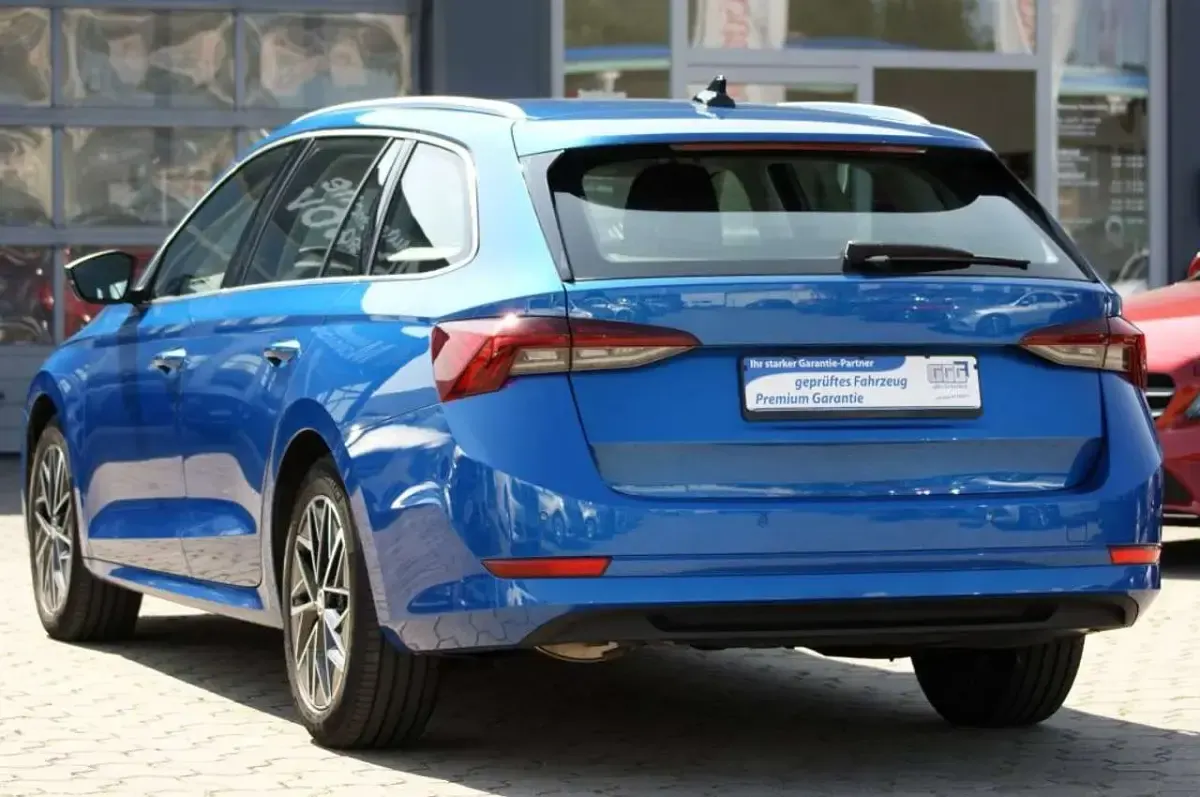 Gebraucht Skoda Octavia Style 150 PS (110 kW) 2021 Race blau metallic Kombi