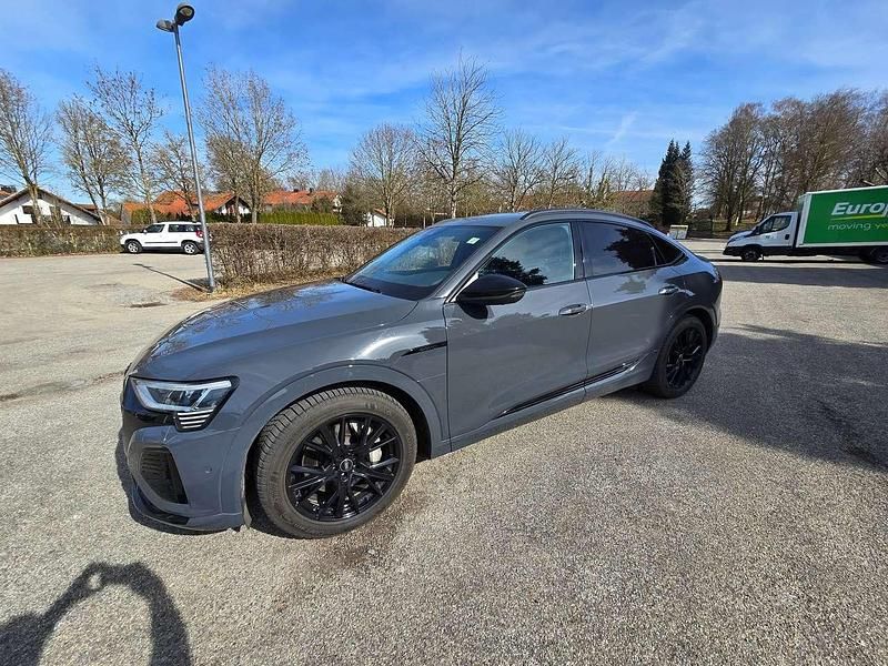 Grau Gebraucht 2023 Audi e-tron Sportback S-Line SUV | 48.999 € (Etwas zu teuer) - Bild 1/4