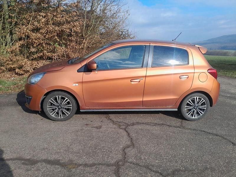 Orange Gebraucht 2017 Mitsubishi Space Star Diamant Edition Kleinwagen | 4.350 € (Superpreis) - Bild 1/4