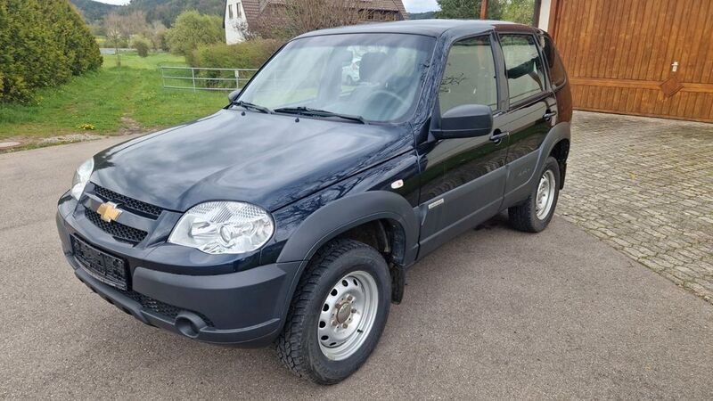 Schwarz Gebraucht 2017 Chevrolet Niva SUV | 7.899 € - Bild 1/4