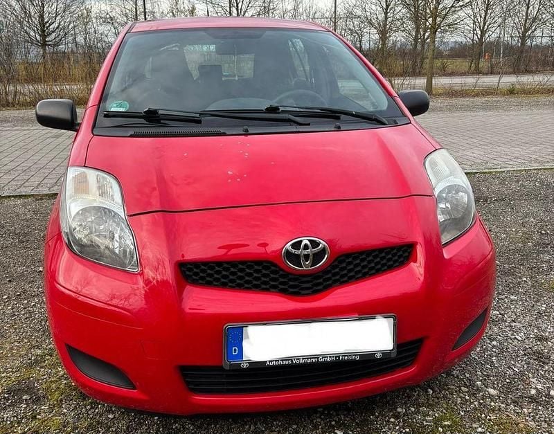Gebraucht Toyota Yaris 69 PS (50 kW) 2010 Rot Kleinwagen