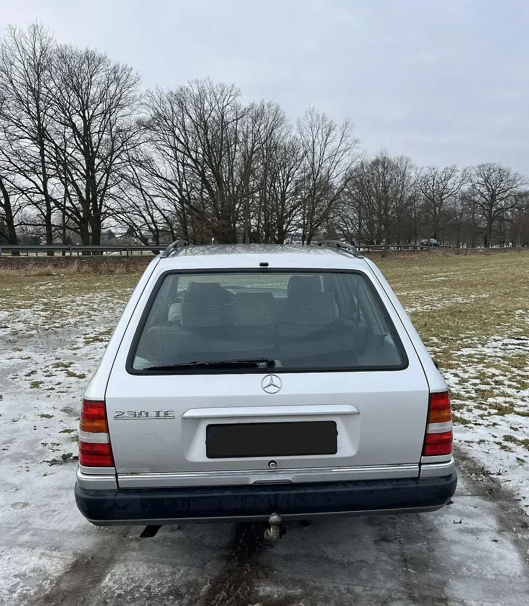 Gebraucht Mercedes E230 132 PS (97 kW) 1991 Silber Kombi