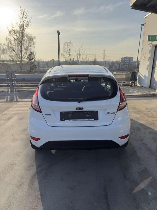Gebraucht Ford Fiesta 101 PS (74 kW) 2017 Weiß Limousine