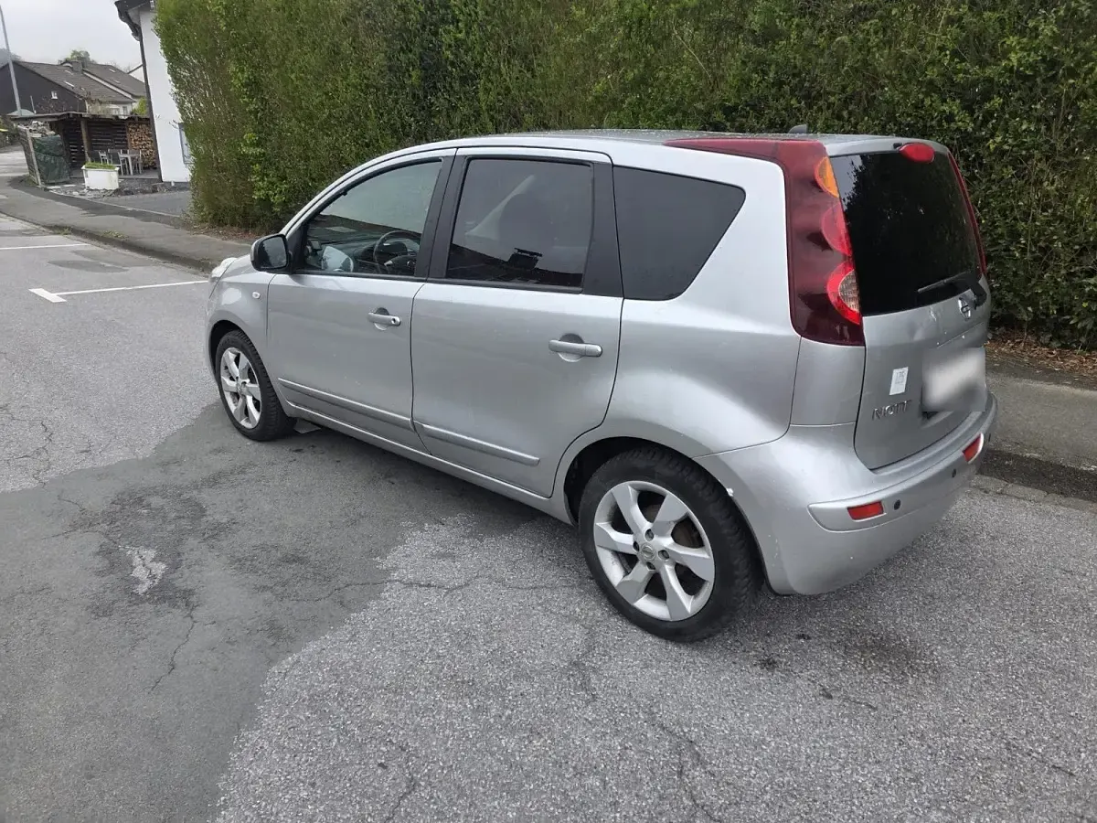 Gebraucht Nissan Note 88 PS (64 kW) 2010 Silber Kleinwagen
