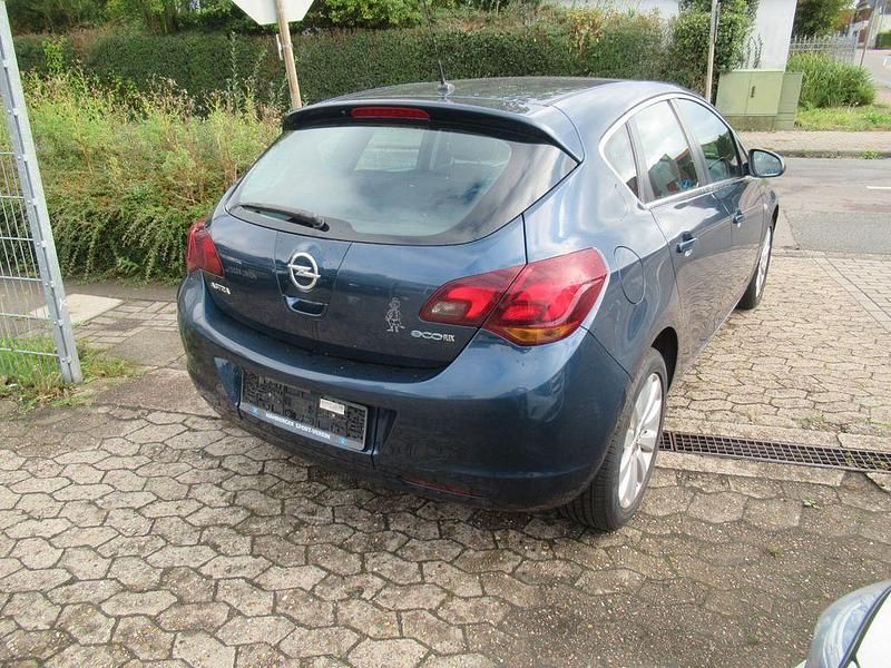 Gebraucht Opel Astra 101 PS (74 kW) 2010 Blau Limousine
