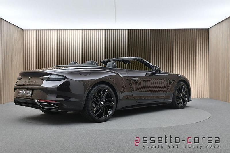 Neu Bentley Continental 782 PS (575 kW) 2026 Braun Cabrio