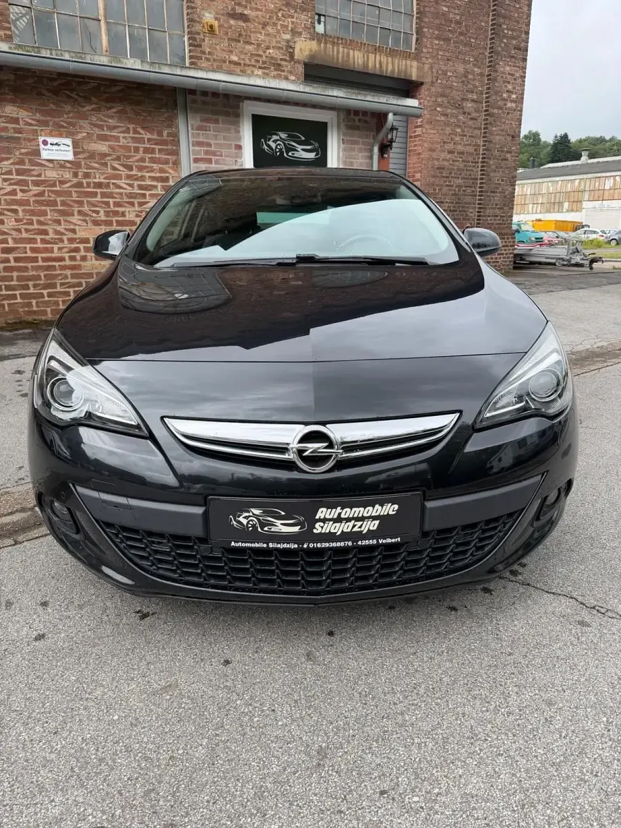 Gebraucht Opel Astra GTC Innovation 140 PS (102 kW) 2012 Schwarz Coupé