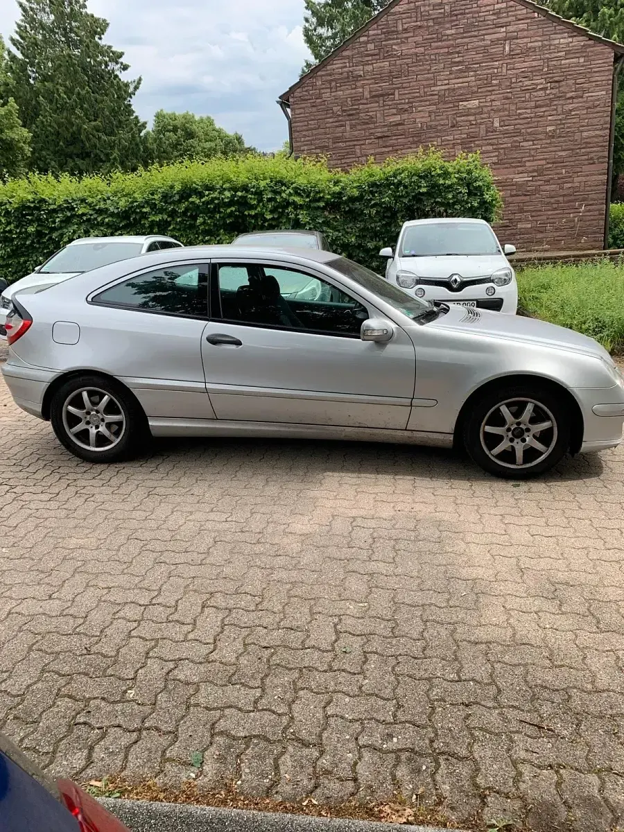 Gebraucht Mercedes C180 143 PS (105 kW) 2004 Silber Coupé