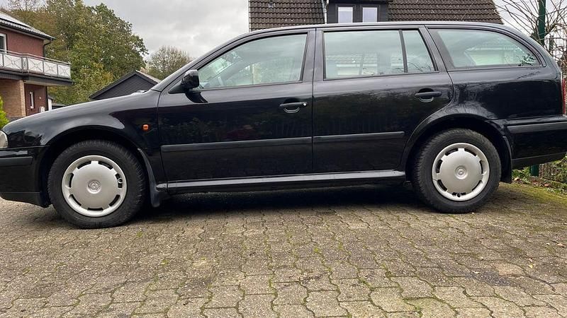 Schwarz Gebraucht 1999 Skoda Octavia Kombi | 654 € (Guter Preis) - Bild 1/4