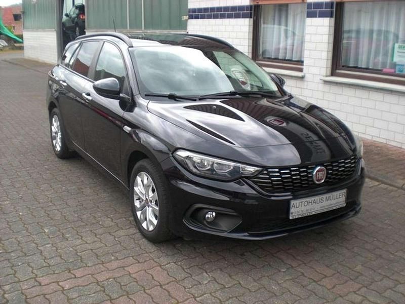 Schwarz metallic Gebraucht 2017 Fiat Tipo Easy Kombi | 11.490 € (Etwas zu teuer) - Bild 1/4