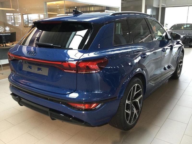 Second-hand Audi e-tron 359 kW (489 CP) 2024 Albastru SUV