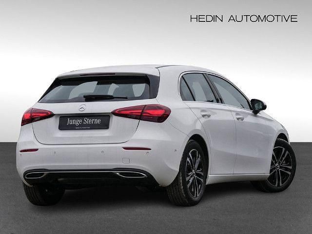 Weiß Gebraucht 2023 Mercedes A180 Kleinwagen | 28.998 € (Fairer Preis) - Bild 1/4